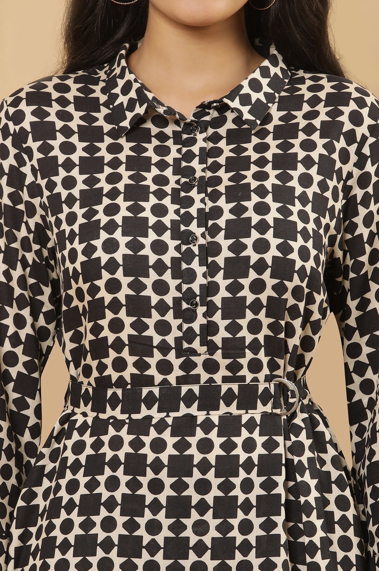 White And Black Geometric Printed Top And Trouser Set - View 4
